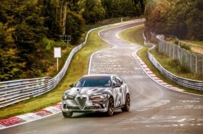 alfa romeo stelvio quadrifoglio krossover kotoryj razryvaet sopernikov na treke 5e6a1addaa242 Alfa Romeo Stelvio Quadrifoglio - кроссовер, который "разрывает" соперников на треке