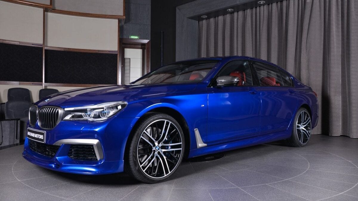 bizness sedan bmw m760li v czvete san marino blue posle individualizaczii vyglyadit neveroyatno foto 5e6a25659a718 Бизнесс седан BMW M760Li в цвете San Marino Blue после индивидуализации выглядит невероятно (фото)