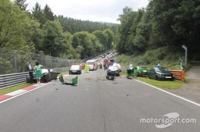 desyat novyh zhertv v masshtabnom dtp na gonochnoj trasse nyurburgring nordshlejf foto 5e6a2bf262de2 Десять новых жертв в масштабном ДТП на гоночной трассе Нюрбургринг Нордшлейф (Фото)