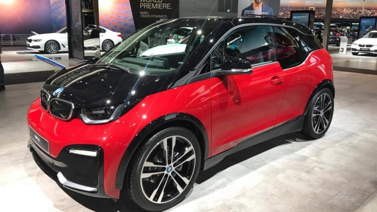 goryachij bmw i3s poyavilsya vmeste s obnovlennym i3 ev vo frankfurte foto s podiuma 5e6a1ecc0d482 Горячий BMW i3s появился вместе с обновленным i3 EV во Франкфурте (фото с подиума)