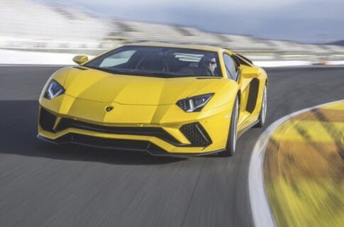 Новый Lamborghini Aventador S: дико-спортивный автомобиль