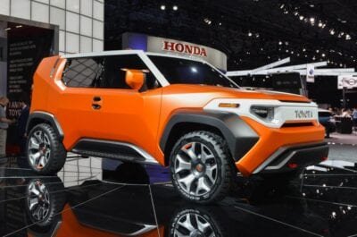 novyj vnedorozhnik toyota land cruiser dlya frankfurta i tojota draznit gibridnoj konczepcziej c hr 5e6a2410b7cae Новый внедорожник Toyota Land Cruiser для Франкфурта и Тойота дразнит гибридной концепцией C-HR