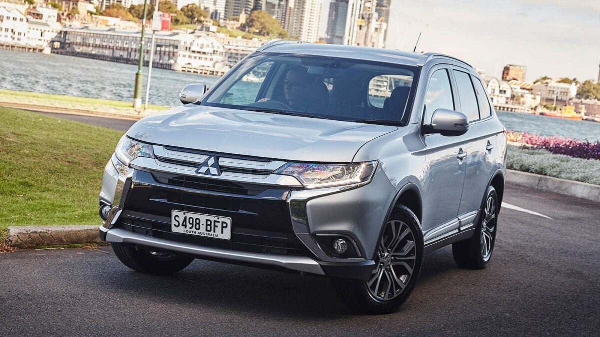 obzor mitsubishi outlander 2017 mitsubisi autlender 2017 modelnogo goda 5e6d323870c0a Обзор Mitsubishi Outlander 2017 | Митсубиси Аутлендер 2017 модельного года