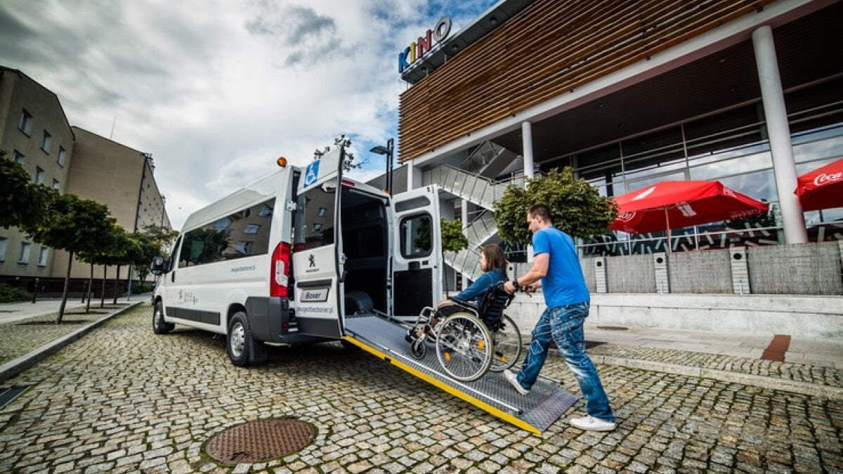 peugeot razrabotal speczialnuyu versiyu boxer dlya perevozki lyudej s ogranichennymi fizicheskimi vozmozhnostyami 5e6a132c8a663 Peugeot разработал специальную версию Boxer для перевозки людей с ограниченными физическими возможностями