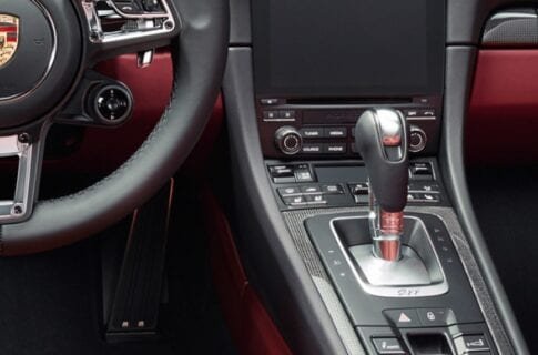 Porsche не будет выпускать гибриды с ручными КПП