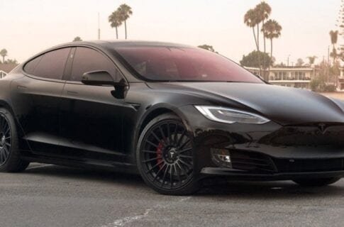 Роскошный тюнинг электромобиля Tesla S P100D (Видео, фото)