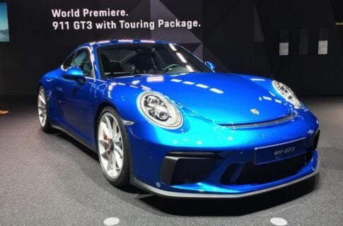 Синий Porsche 911 GT3 Touring Package выглядит просто потрясающе