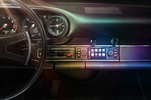 Porsche создал современные мультимедийные системы для своих классических моделей