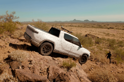 screenshot 2 Электрический пикап Rivian R1T проходит сложные испытания в пустыне