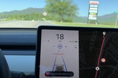 tesla autopilot burger king e1593089469826 large1 Тесла путает логотип Burger King со знаком Стоп