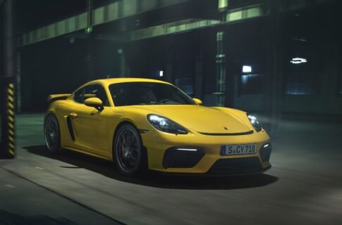 Porsche 718 Cayman GT4 2020 — спортивный автомобиль для любителей активного вождения
