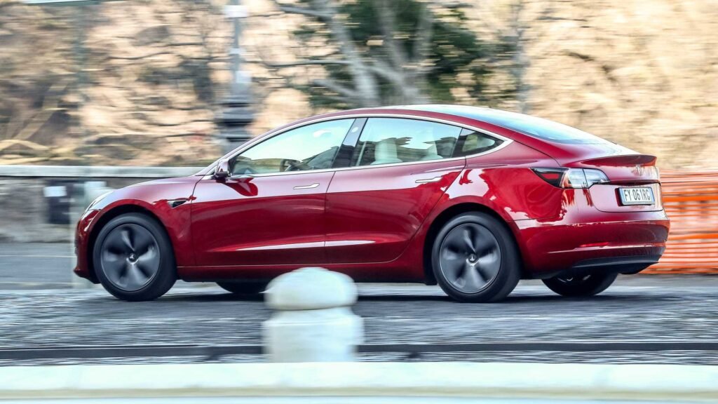 la nostra elettrica tesla model 3 2 Проверяем сколько проедет Tesla Model 3 на одном заряде