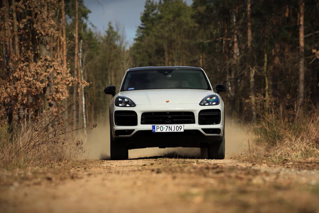 porsche cayenne turbo s e hybrid coupe 3 Тест-драйв Porsche Cayenne Turbo S e-hybrid Coupe - способный зверь