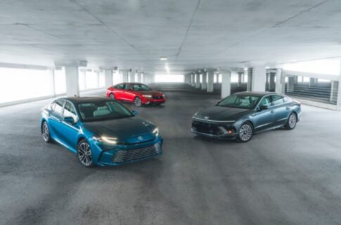 Порівняння гібридних седанів 2025 року: Toyota Camry, Honda Accord та Hyundai Sonata