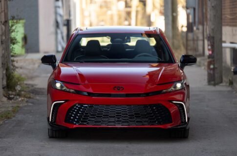 Тест Toyota Camry Nightshade 2026: улюблениця мейнстріму