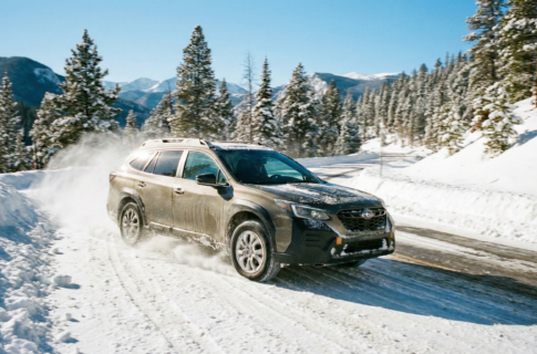 Як безпечно керувати автомобілем на снігу